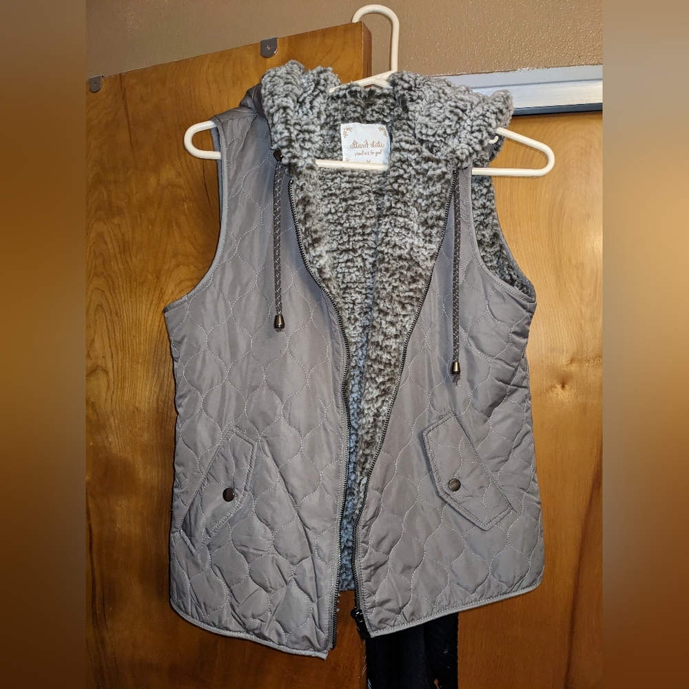 Altar'd State Quilted Zip Vest Sherpa Lined Hooded Pockets Reversible Ve…